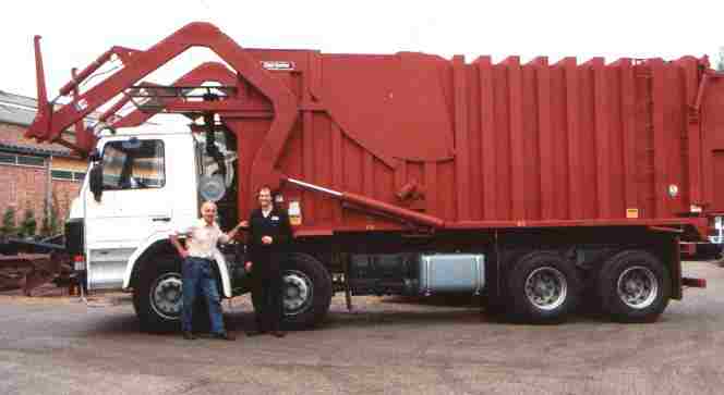 A Shelvoke Dempster Bulk Loader on Customer's Chassis. Photo: P. Lear.